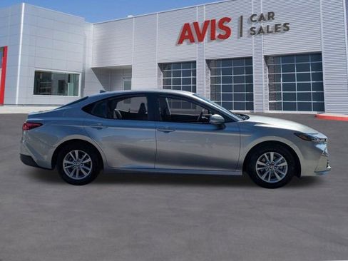 Used 2025 Toyota Camry LE image 5