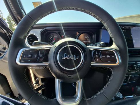 Certified 2025 Jeep Wrangler Unlimited Sahara w/ Safety Group AWD/4WD image 29