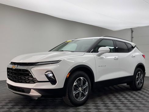 Used 2024 Chevrolet Blazer LT w/ Convenience Package FWD image 2