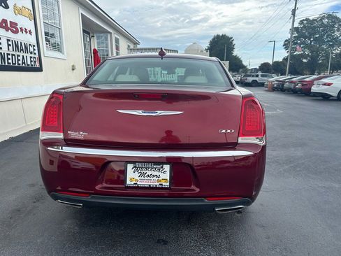 Used 2018 Chrysler 300 Touring L image 5