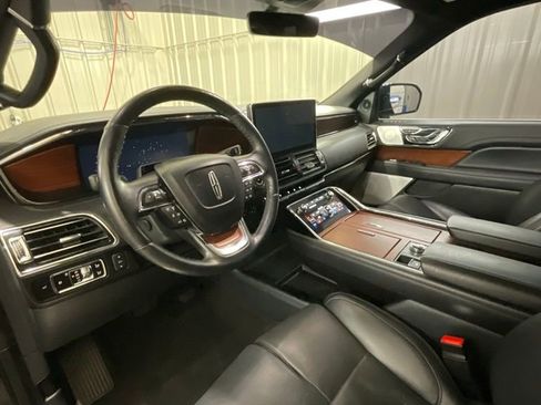 Used 2023 Lincoln Navigator Reserve AWD/4WD image 9