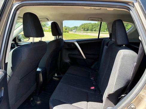 Used 2015 Toyota RAV4 LE AWD/4WD image 9