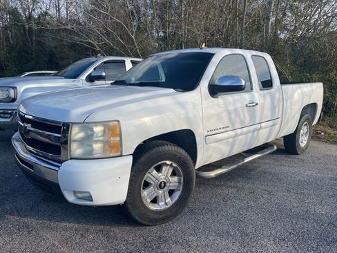 Used 2011 Chevrolet Silverado 1500 LT w/ Regional Value Package image 2
