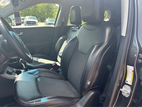 Used 2019 Jeep Compass Latitude w/ Popular Equipment Group image 10