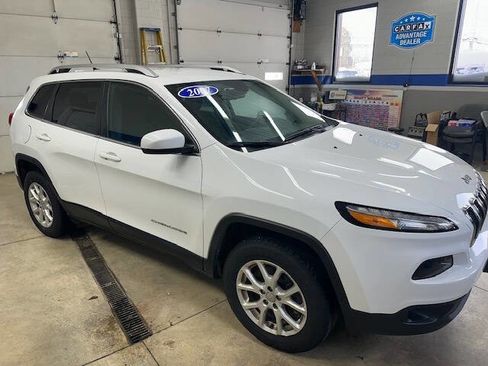 Used 2017 Jeep Cherokee Latitude w/ Comfort & Sound Group image 1