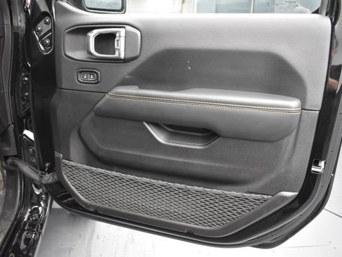 Used 2025 Jeep Wrangler Unlimited Sahara AWD/4WD image 15