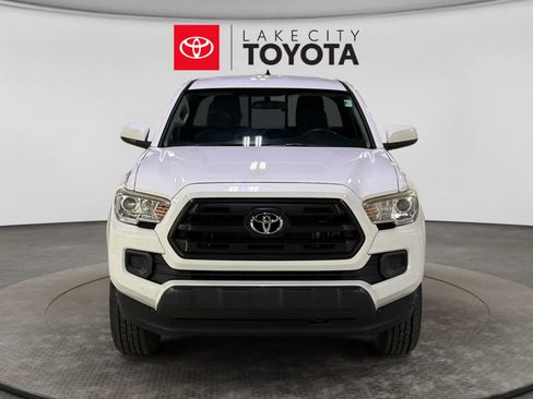 Used 2017 Toyota Tacoma SR w/ SR Convenience Package RWD image 14