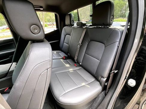 Used 2025 Chevrolet Colorado Trail Boss AWD/4WD image 19