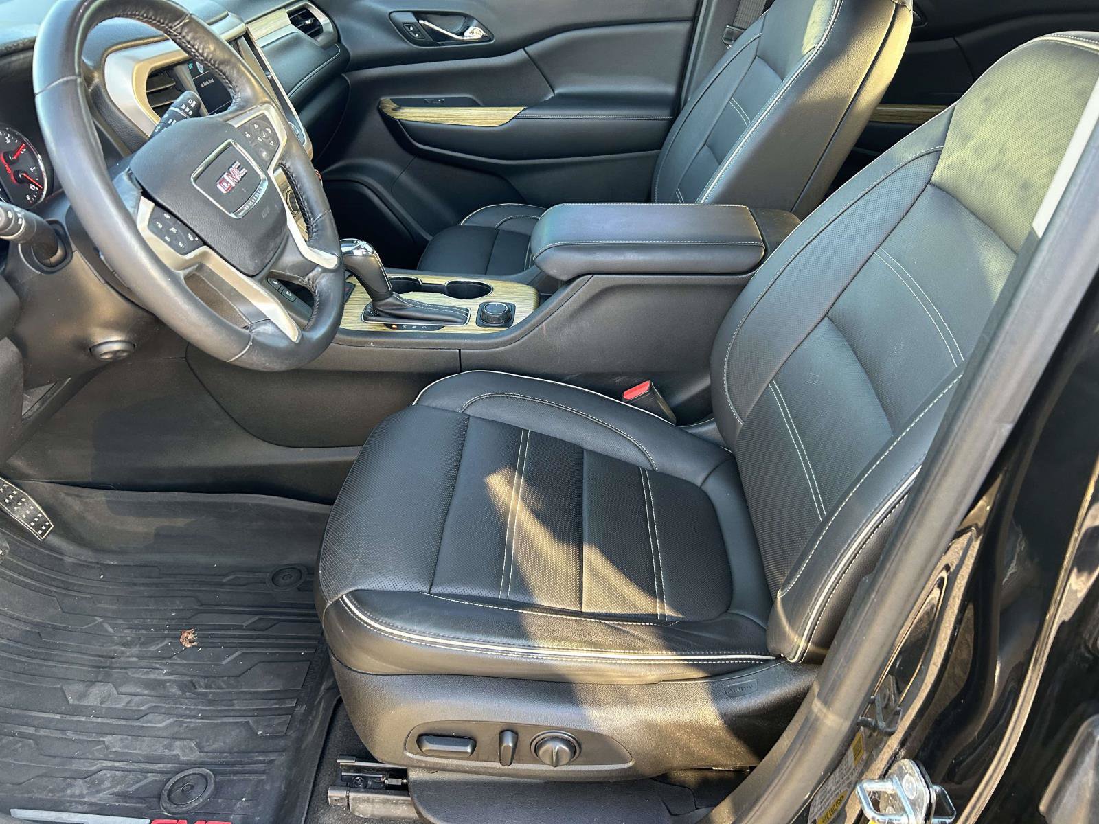 Used 2017 GMC Acadia Denali w/ Technology Package FWD image 16