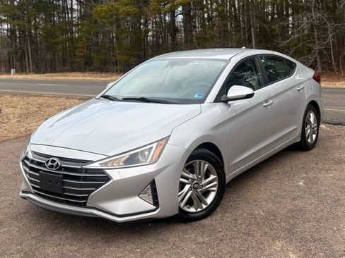 Used 2019 Hyundai Elantra SEL image 2