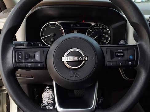 Used 2023 Nissan Rogue SV image 14