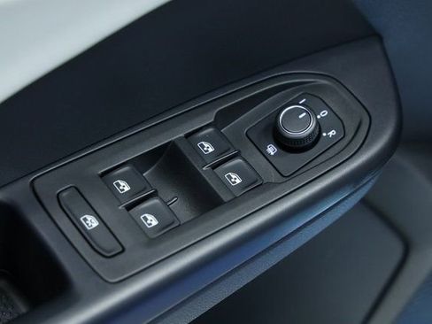 New 2025 Volkswagen Taos SE image 30