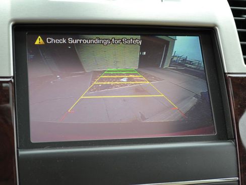 Used 2014 Cadillac Escalade Premium AWD/4WD image 23