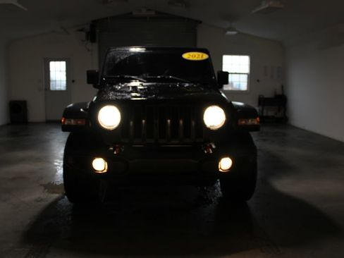 Used 2021 Jeep Wrangler Unlimited Rubicon w/ Cold Weather Group AWD/4WD image 47