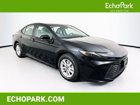 Used 2025 Toyota Camry LE w/ Convenience Package FWD image 1