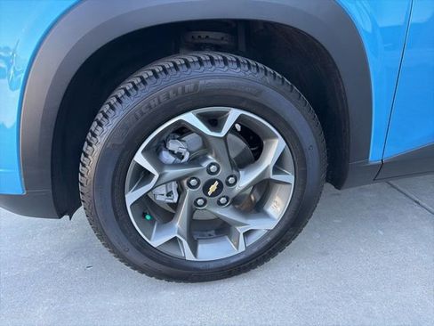 Used 2025 Chevrolet Trax LT w/ Driver Confidence Package FWD image 8