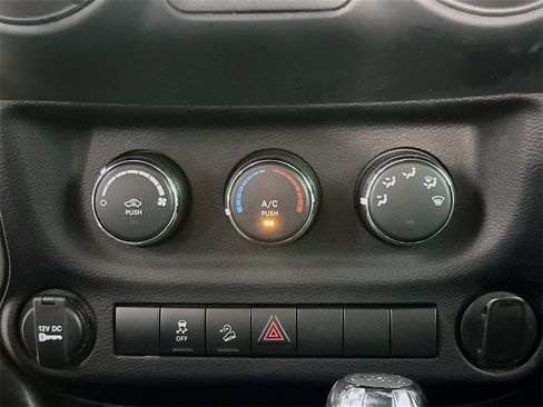 Used 2018 Jeep Wrangler Unlimited Sport w/ Connectivity Group image 15