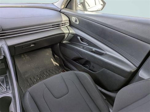Used 2022 Hyundai Elantra SEL w/ Cargo Package image 16