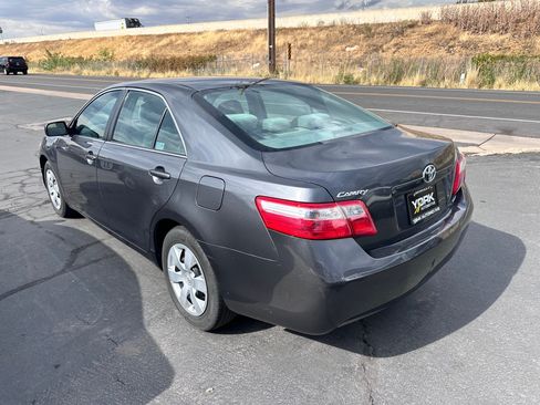 Used 2009 Toyota Camry LE FWD image 4