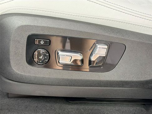 New 2026 BMW X5 xDrive40i w/ M Sport Package AWD/4WD image 17