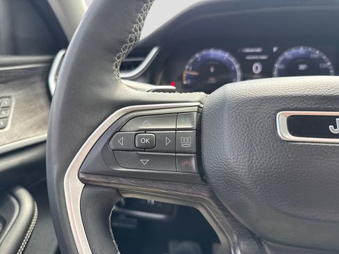 Used 2023 Jeep Grand Cherokee L Limited w/ Black Appearance Package AWD/4WD image 16