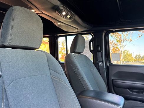 Used 2024 Jeep Wrangler Unlimited image 19