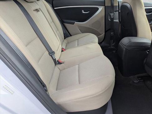 Used 2016 Hyundai Elantra GT image 17