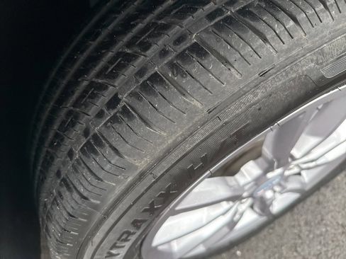 Used 2024 GMC Terrain SLT image 10