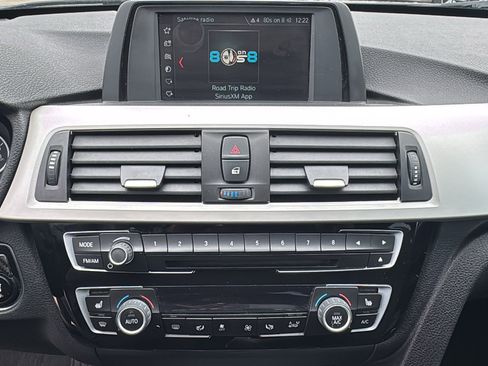 Used 2018 BMW 320i Sedan image 18
