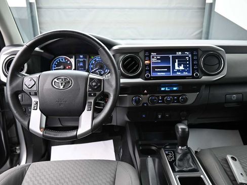 Used 2021 Toyota Tacoma SR5 AWD/4WD image 13