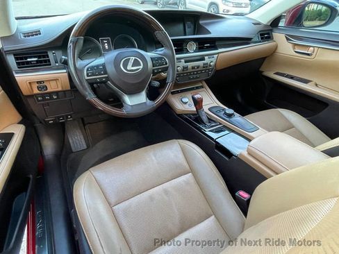 Used 2017 Lexus ES 350 w/ Premium Package FWD image 16