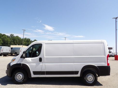 Used 2025 RAM ProMaster 2500 w/ U-Haul Equipment Group FWD image 56