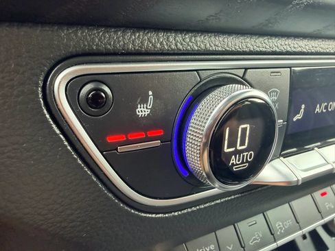 Used 2020 Audi Q5 e Premium Plus w/ Premium Plus Package AWD/4WD image 19