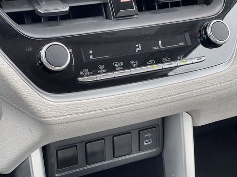 Used 2024 Toyota Corolla Cross L image 33