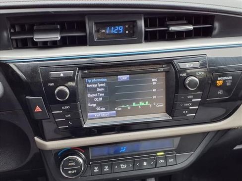 Used 2015 Toyota Corolla LE FWD image 13