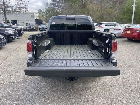 Used 2022 Toyota Tacoma TRD Sport w/ Technology Package image 9
