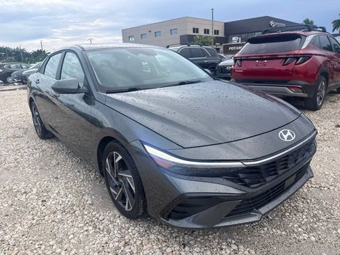 Used 2025 Hyundai Elantra SEL FWD image 3