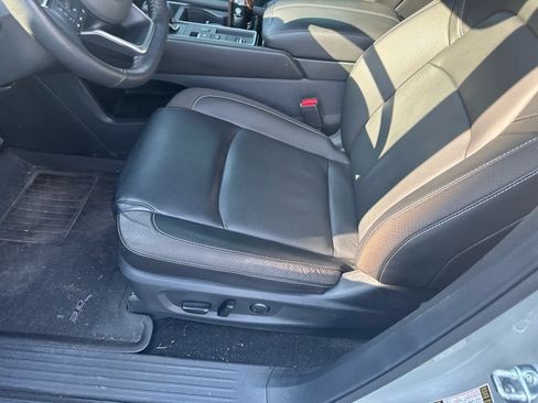 Used 2025 Nissan Pathfinder SL w/ SL Premium Package FWD image 7