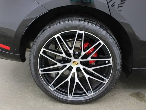 Certified 2023 Porsche Macan S AWD/4WD image 14