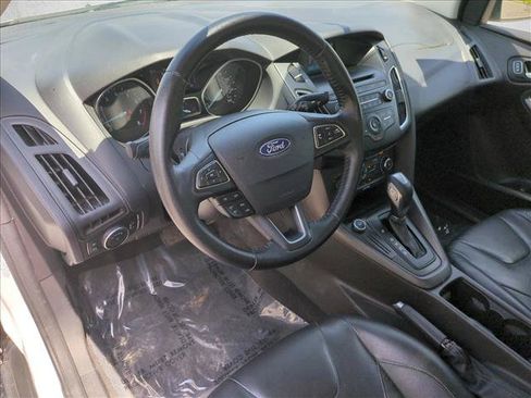 Used 2015 Ford Focus SE w/ Equipment Group 201A FWD image 10