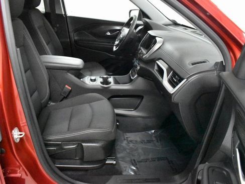 Used 2024 GMC Terrain SLE w/ Driver Convenience Package image 13
