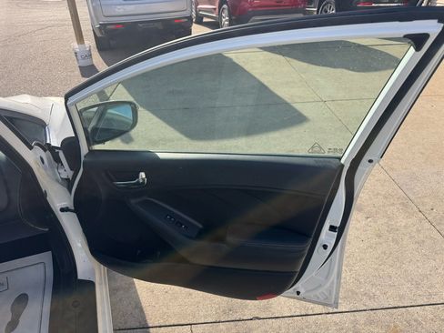 Used 2016 Kia Forte EX image 12