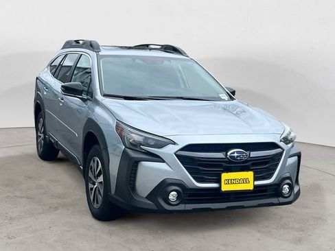 Used 2025 Subaru Outback Premium image 2