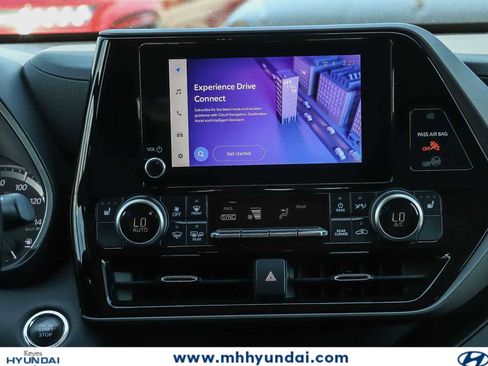 Used 2023 Toyota Highlander XLE FWD image 14