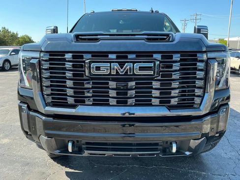 Used 2024 GMC Sierra 2500 Denali Ultimate AWD/4WD image 2
