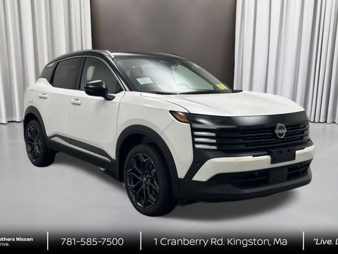 New 2026 Nissan Kicks SR w/ SR Premium Package AWD/4WD image 3
