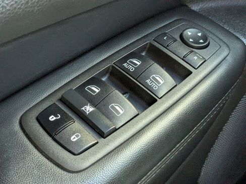 Used 2022 Jeep Grand Cherokee Laredo X image 25