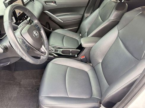 Used 2023 Toyota Corolla Cross XLE w/ Convenience Package AWD/4WD image 5