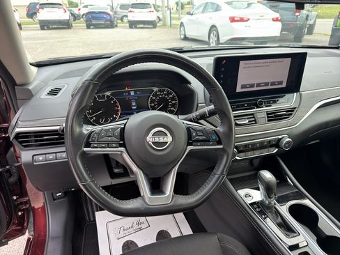 Used 2023 Nissan Altima 2.5 SV w/ SV Premium Package FWD image 11
