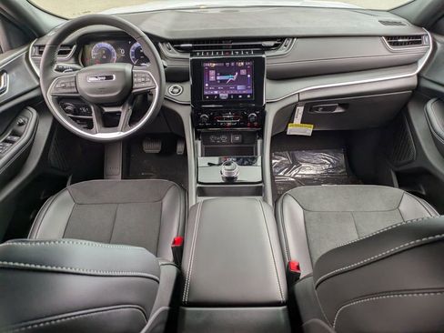 New 2025 Jeep Grand Cherokee Altitude image 27
